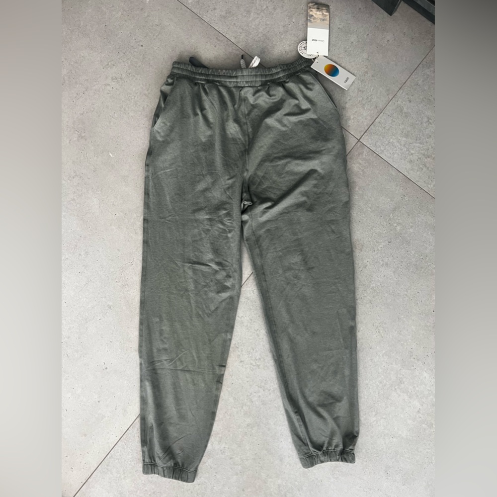 NEW Vuori Womens Boyfriend Joggers in Heather
